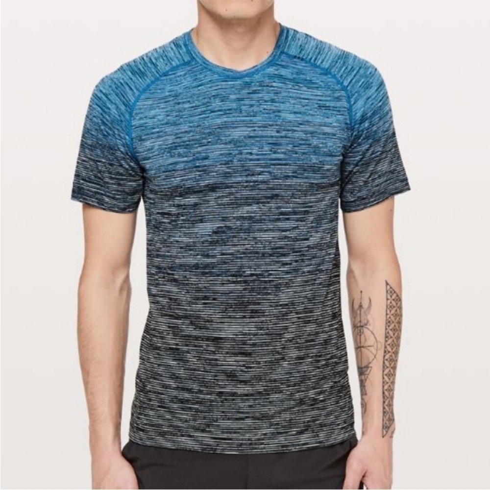 EUC Lululemon Baltic Blue White Black Ombre Metal Vent Tech Short Sleeve Shirt